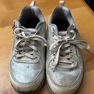 Women's Casual Lace-Up Sneakers in Light Beige